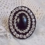 Black Stone Ring broderet med en ædelsten, sort onyx, krystaller og frøperler